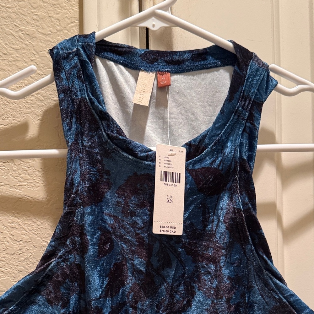 Pilcro Women’s Blue Patterned Racerback Tank Top - Picture 2 of 5